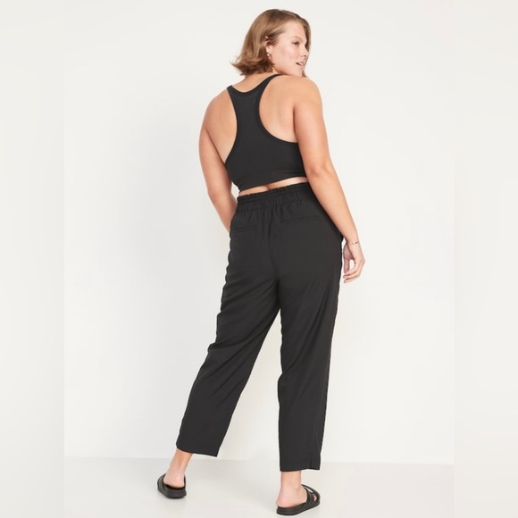 NWT! Black High-Waisted StretchTech Cropped Tapered Pants 💎🏋️ - Picture 2 of 10